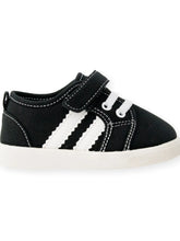 Load image into Gallery viewer, Andy Black Squeak Tennis Shoe